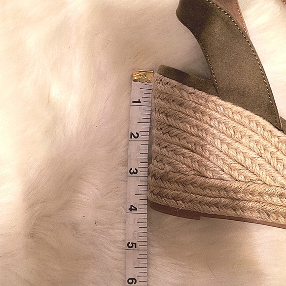 Size 39 H&M women sandals shoes. Color green/kaki. Great condition. - Picture 5 of 6